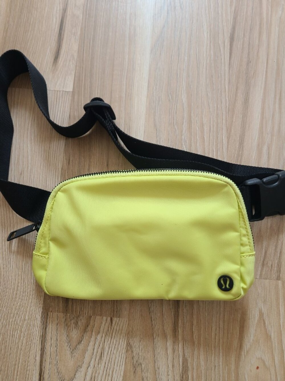 Lululemon Everywhere Belt Bag One Size 1L Black Strap Lemon Vibe